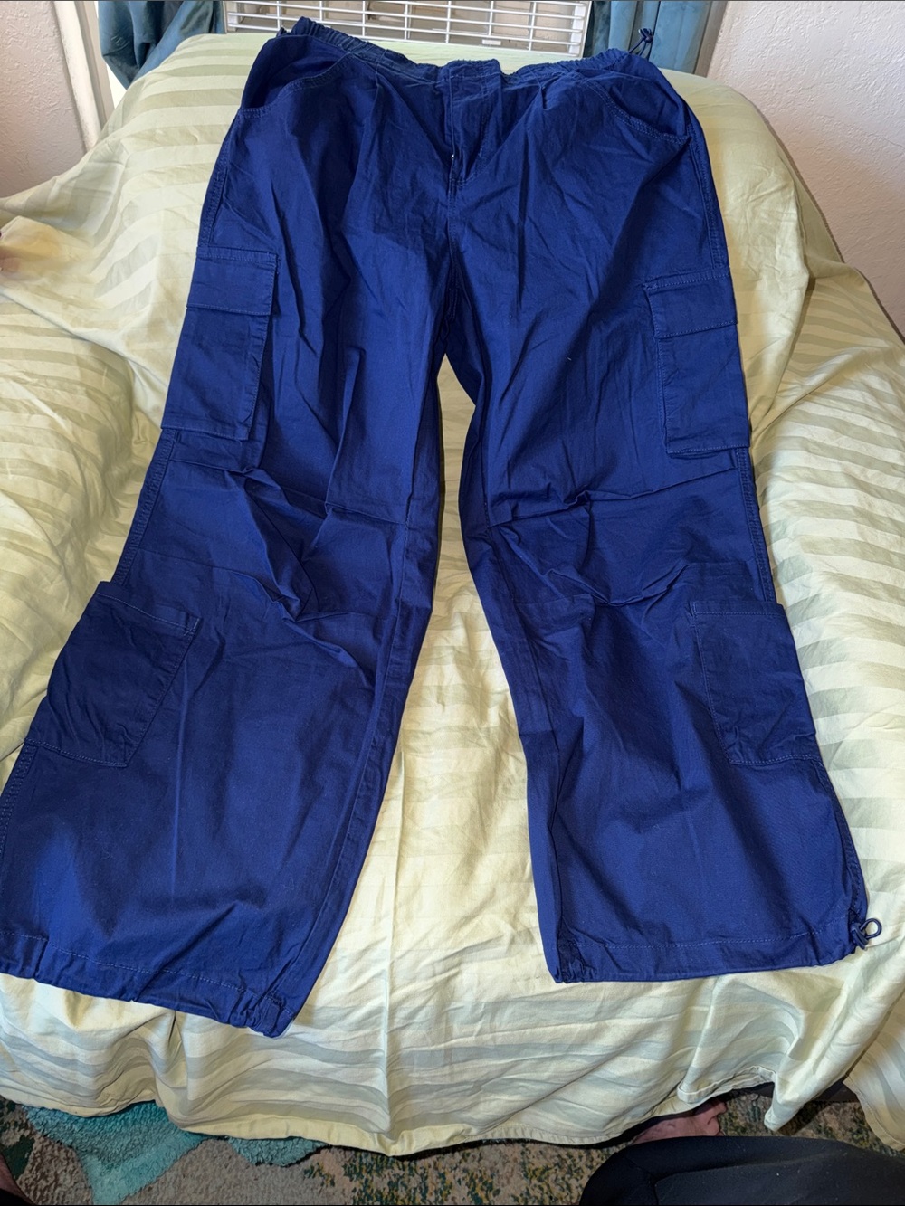 Forever 21 Women's Wide Leg Cargo Pants in Navy Blue